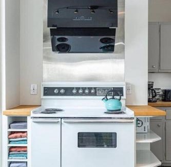 South Bend House | Stylish 2br Cozy Home 10min Drive from ND!