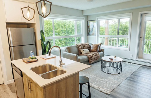 Inglewood Condo | Stylish 2BR Retreat Near Parks&Paths 10-min DT/Zoo