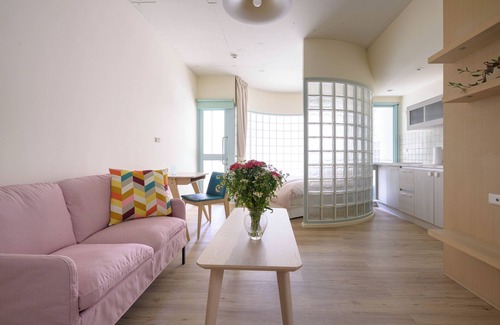 Songshan Apartment | Stylish 2F Large Studio, Taipei, Elevator, AC, 1 unit in a floor, Walk to MRT