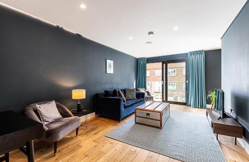 Kings Cross St. Pancras Apartment | Stylish 3-Bed Flat with Balconies in Kings Cross