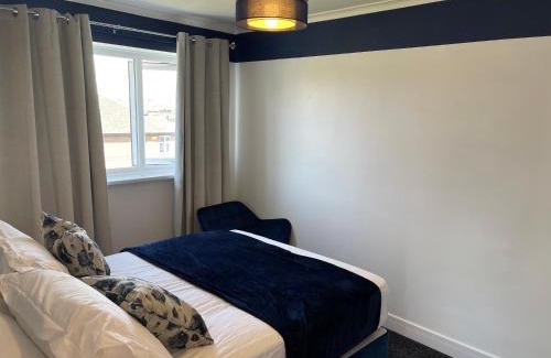 Handsworth House | Stylish 3 bed house, private parking on premise, with conservatory, close to KFC, McDonalds, ALDI and ASDA