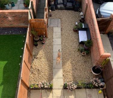 Bury St Edmunds House | Stylish 3 bedroom townhouse for 5 guests, set in the medieval grid with off street parking
