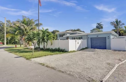 Edgewood House | Stylish 3-Bedroom Fort Lauderdale Home/Wi-Fi, A/C & 5–10 Min from Airport!