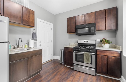Chicago Apartment | Stylish 3-BR Humboldt Park Retreat, Walk to Parks/Transit