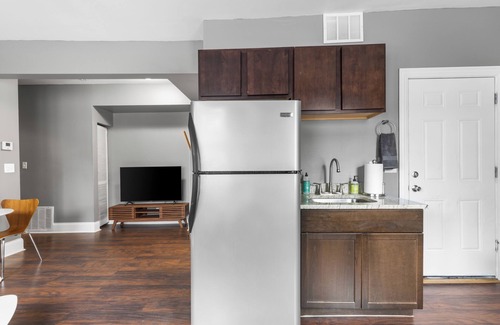 Chicago Apartment | Stylish 3-BR Humboldt Park Retreat, Walk to Parks/Transit
