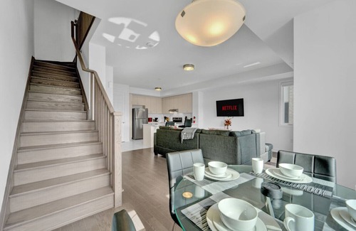 Milton Apartment | Stylish 3BR 2.5 Bath Townhouse w/Patio & parking