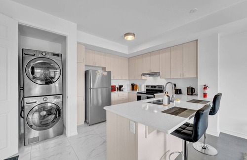 Milton Apartment | Stylish 3BR 2.5 Bath Townhouse w/Patio & parking