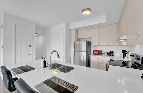 Milton Apartment | Stylish 3BR 2.5 Bath Townhouse w/Patio & parking
