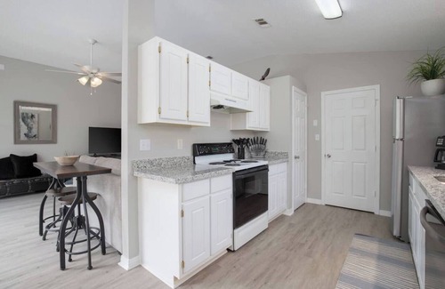 Wright House | Stylish 3BR Home - Central Loc - Vet-Owned - Pets Welcome!