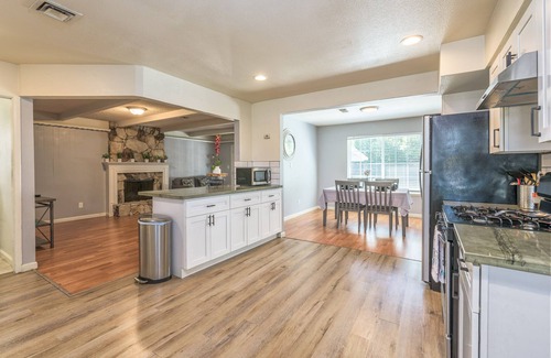 Florin House | Stylish 3BR Haven with Pool/PingPong