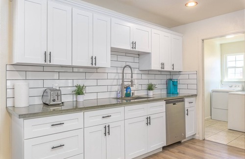 Florin House | Stylish 3BR Haven with Pool/PingPong
