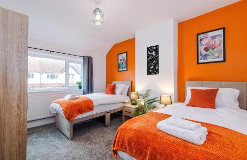 Flintshire Apartment | Stylish 3BR Home Driveway, Family & Business Friendly