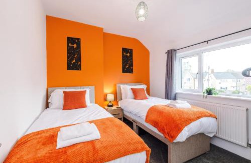 Flintshire Apartment | Stylish 3BR Home Driveway, Family & Business Friendly