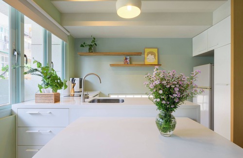 Songshan Apartment | Stylish 3F Studio, Core Taipei, Elevator, AC, 1 unit in a floor, Walk to MRT