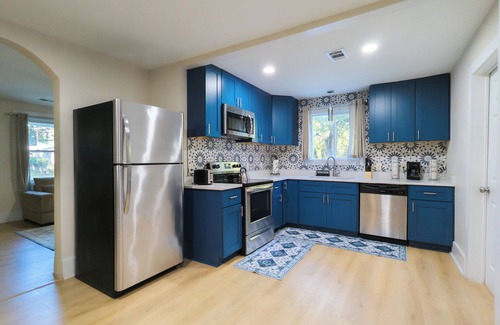 Lithonia House | Stylish 40s era, Modern Comforts 3br Home. MTR/Family Friendly. 25 min to ATL