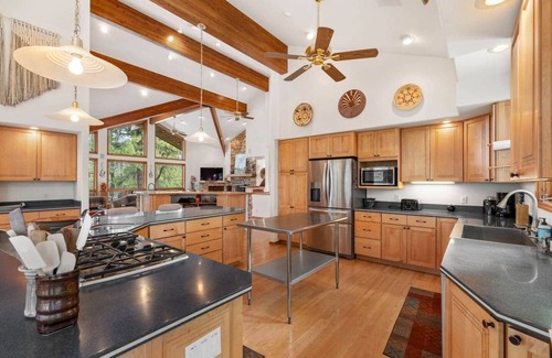 Durango House | Stylish 4BR Epic Deck + Views