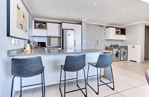 Greater Johannesburg Metropolitan Area Apartment | Stylish 5th Floor Apartment with City Views