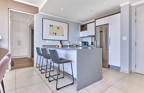 Greater Johannesburg Metropolitan Area Apartment | Stylish 5th Floor Apartment with City Views