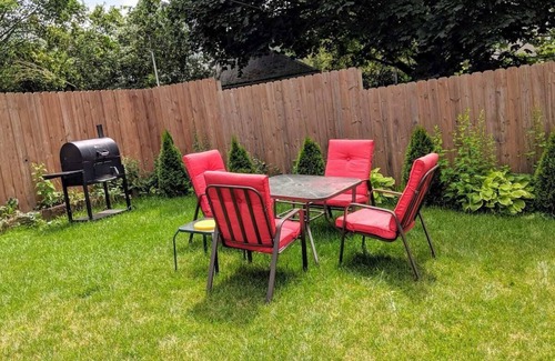 Everett House | Stylish 6-Bedroom Home Near Boston – Dual Units, Yard & Parking Included!