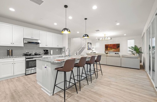 Ontario House | Stylish 6BR/8Beds/4 King Beds/3 TVs/Game Console