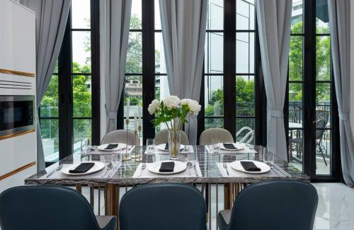 Phra Khanong Nuea Villa | Stylish 7Beds Poolhouse with Cinema Lift - 2min to BTS