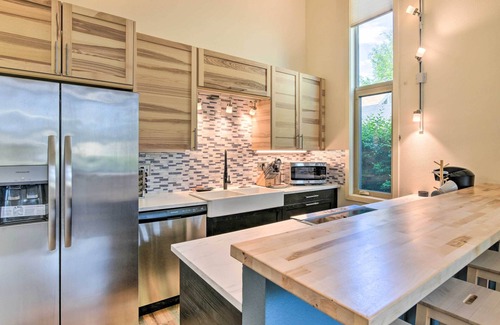 South Addition House | Stylish Anchorage Townhome ~ 1 Mi to Downtown