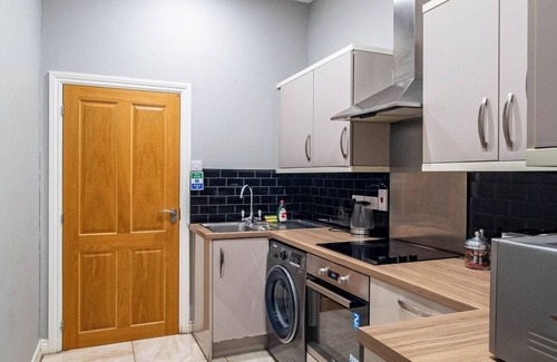 Sheffield Apartment | Stylish and Spacious Apartment Walk to City Center