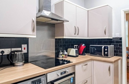 Sheffield Apartment | Stylish and Spacious Apartment Walk to City Center