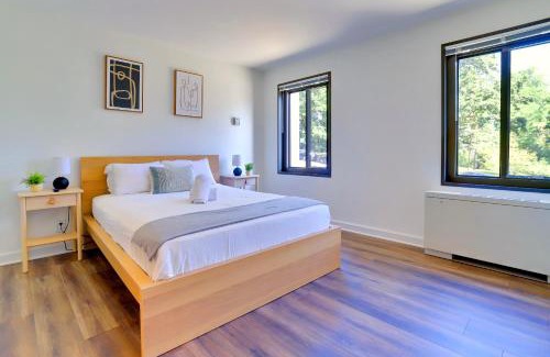 Court House Apartment | Stylish Apt Steps from Barton Park