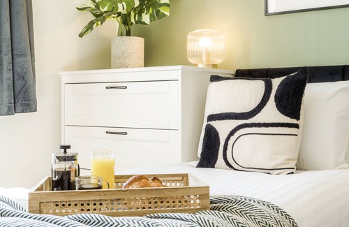 Ashford Apartment | Stylish apt w/ 2 bathrooms & free private parking