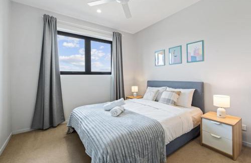 Macgregor Apartment | Stylish Apt with Balcony Easy Access to Everywhere