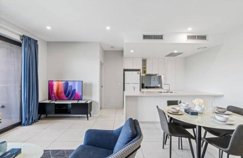 Macgregor Apartment | Stylish Apt with Balcony Easy Access to Everywhere