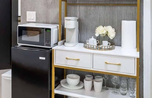 Hollywood House | Stylish Bedroom Suite
