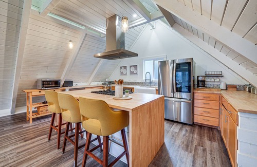 Geneva House | Stylish Bellingham Home w/Lake + Mountain Views!