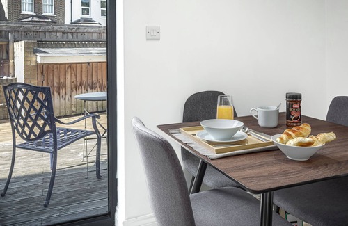 Bickley Apartment | Stylish Bickley Home Near London by StayStayStay