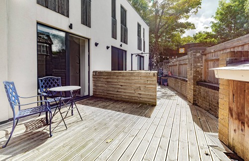 Bickley Apartment | Stylish Bickley Home Near London by StayStayStay