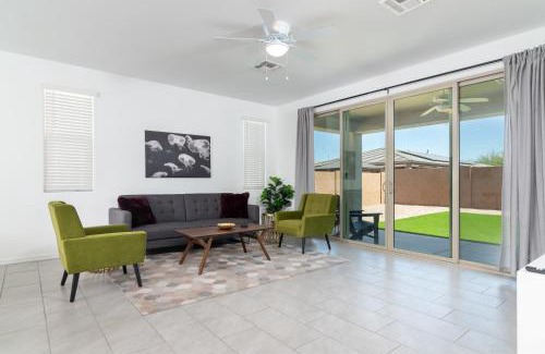 Tamaron House | Stylish & Bright Gem ~ King/Queen Beds ~ Backyard!