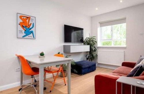Lambeth Apartment | Stylish Brixton Hill Studio with Modern Charm
