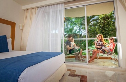 Cozumel Hotel | Stylish Caribbean Studio with Pools and Spa