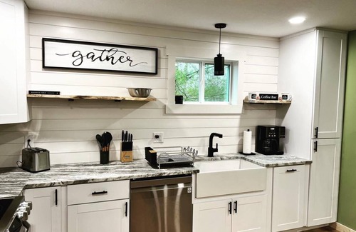 Waynesville Cabin | Stylish Cataloochee Mtn Cabin with a hot tub.