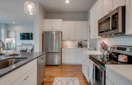 Hillsboro Village Condo | Stylish Charmer around the corner from Belmont U!