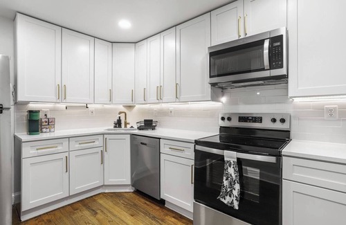 Hill East House | Stylish & Charming Centrally Located 4Bedroom Home