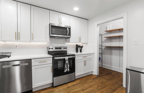 Hill East House | Stylish & Charming Centrally Located 4Bedroom Home