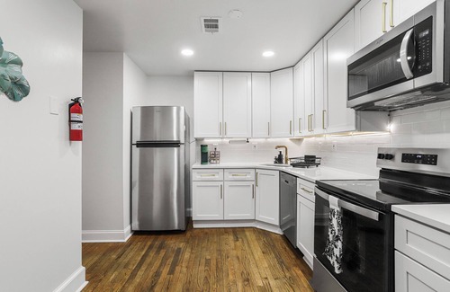 Hill East House | Stylish & Charming Centrally Located 4Bedroom Home