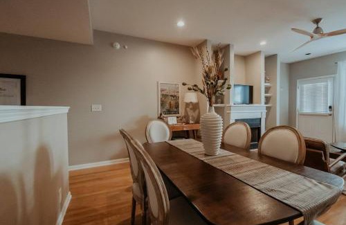 Highlands Apartment | Stylish City Condo Near Top Restos & Nightlife