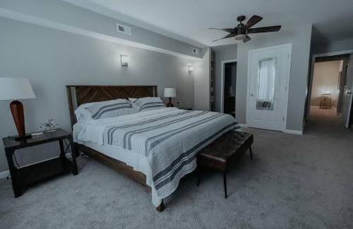 Highlands Apartment | Stylish City Condo Near Top Restos & Nightlife