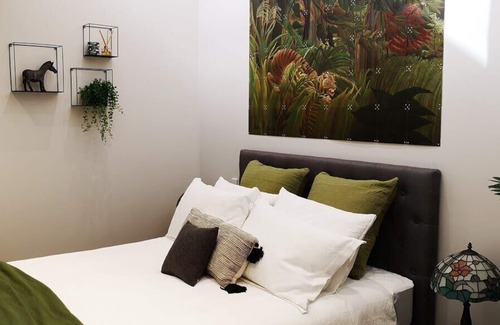 Wellington Cottage | Stylish City Cottage with Free Undercover Parking