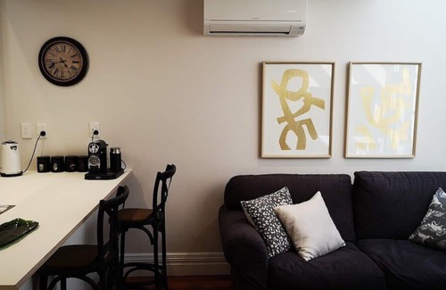 Wellington Cottage | Stylish City Cottage with Free Undercover Parking