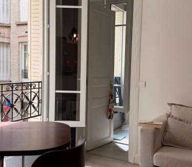Domaine du Bois Apartment | Stylish City Stay ,1-Bedroom ,Eiffel Tower Nearby
