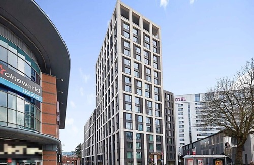 The Westside Apartment | Stylish City Stay - 2Bed2Bath at St Martin's Place